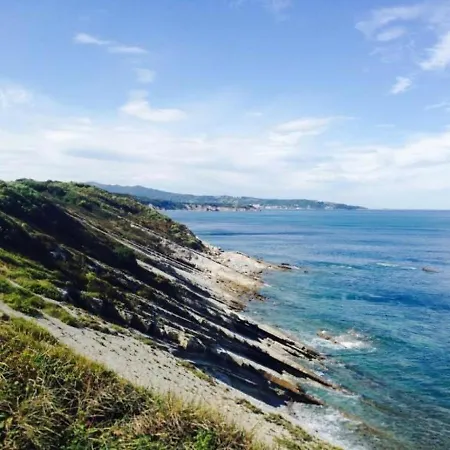 D'erromardie A 300m : Maison Basque Avec Terrasse, 3 Et Parking - Fr-1-4-589